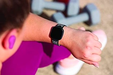 Correa Oficial Fitbit Versa 3 / Sense – Deportiva Unisex de Silicona