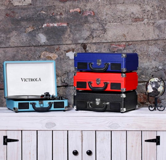 Victrola Suitcase: Tocadiscos Portátil con Estilo Vintage y Tecnología Bluetooth, Negro