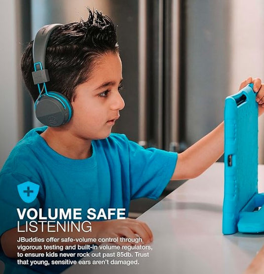 JLab JBuddies Studio | Auriculares Bluetooth para Niños, Limitador de Volumen 85 dB, Micrófono, 24 Horas de Batería, Diseño Over-Ear, Azul